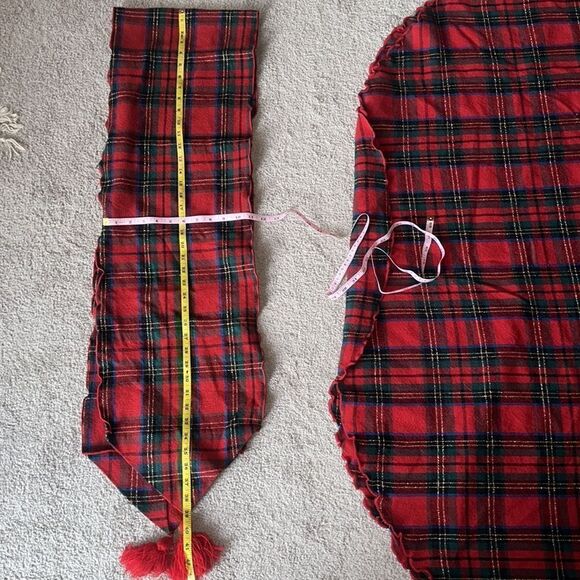 Tartan Plaid Round Tablecloth with Tasseled Runner! - Picture 10 of 11